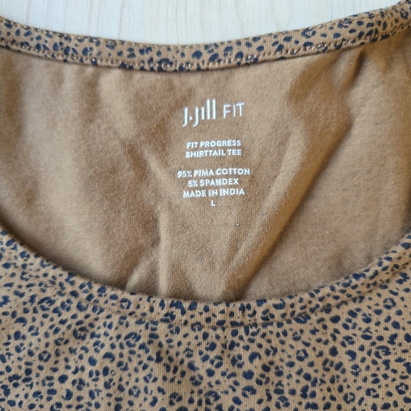 J.Jill Fit Progess Shirttail Tee Leopard Print Size Large - Picture 9 of 10